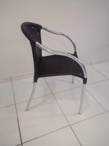 Mesa Ripada 80cm + 4 cadeiras empilháveis